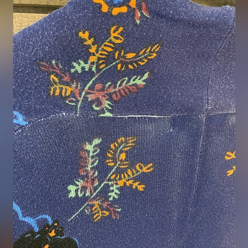 Blue floral sleeping on snow waterfall cardigan, size S - Picture 4 of 5